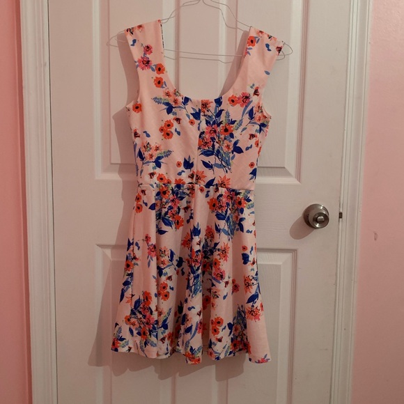 Dress - Picture 2 of 2